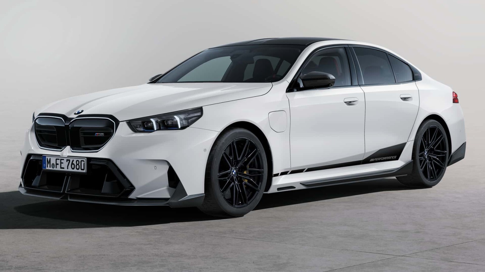 BMW yeni M5 üçün M Performance idman paketini buraxdı